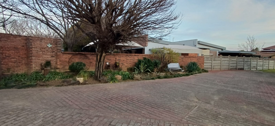 To Let 5 Bedroom Property for Rent in La Provance Free State